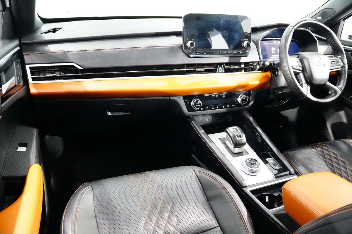 2023 Mitsubishi Outlander Exceed Tourer ZM