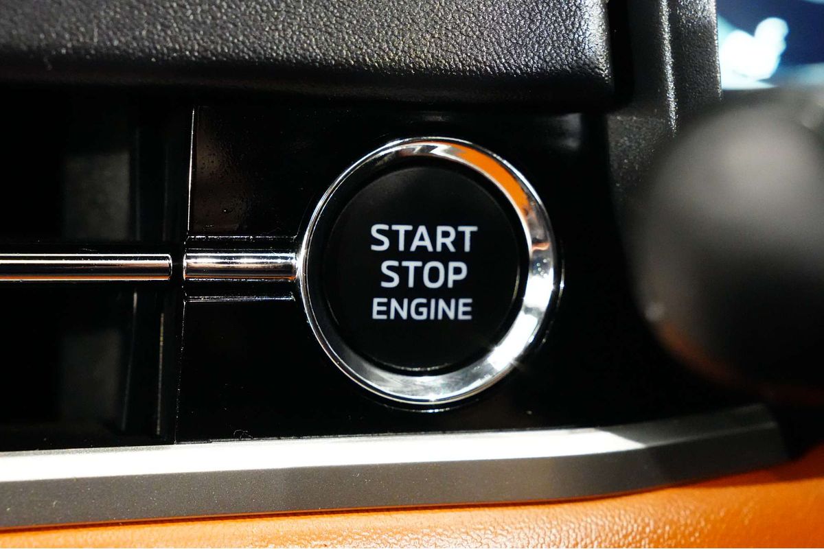 2023 Mitsubishi Outlander Exceed Tourer ZM