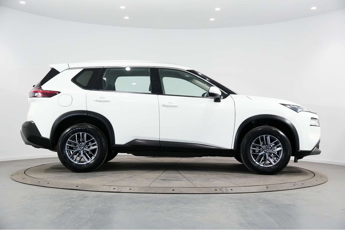 2024 Nissan X-TRAIL ST T33