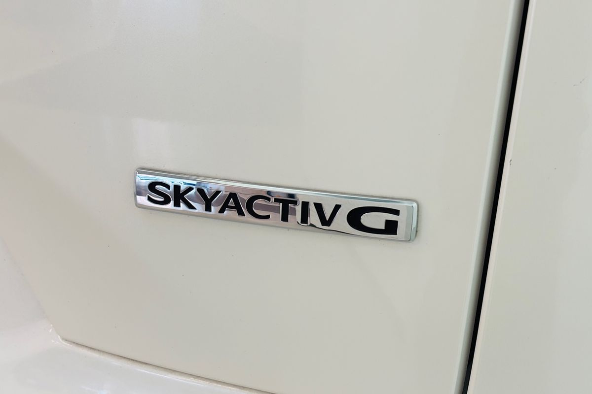 Mazda  M 6AUTO TOURING FWD