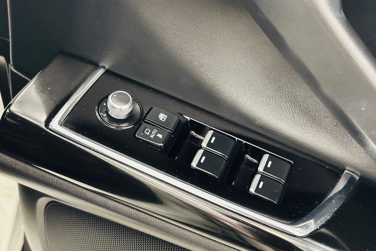 Mazda  M 6AUTO TOURING FWD