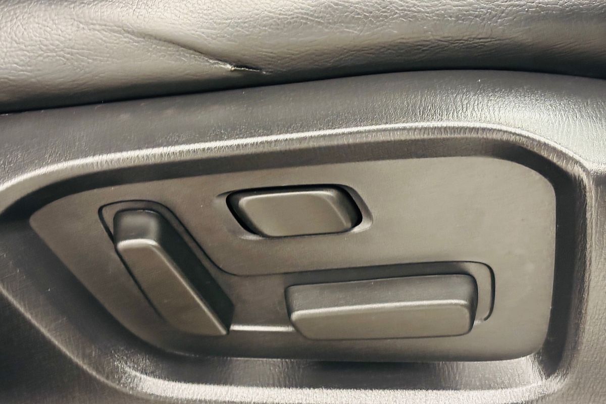 Mazda  M 6AUTO TOURING FWD