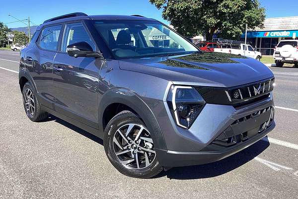 2025 Mahindra XUV3XO AX5L
