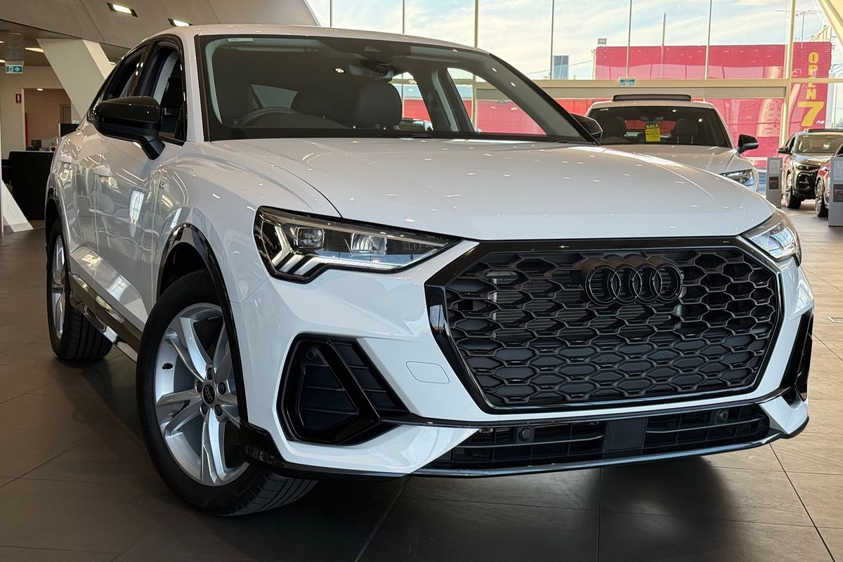 2024 Audi Q3 35 TFSI S line F3