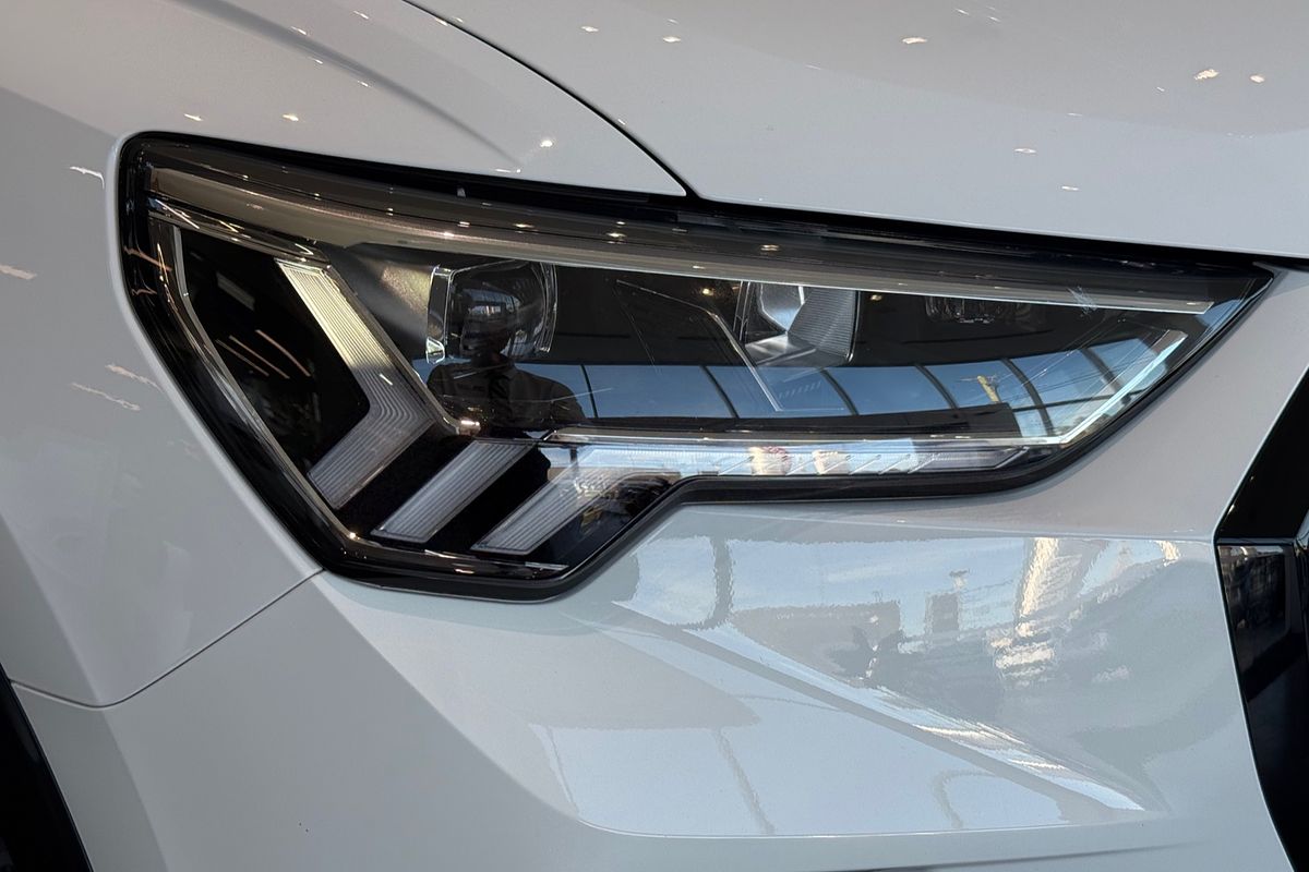 2024 Audi Q3 35 TFSI S line F3