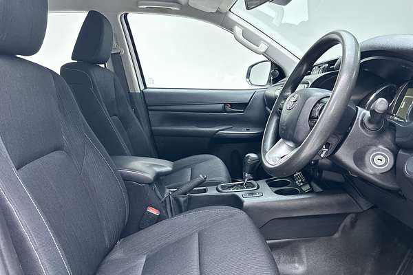 2022 Toyota Hilux SR GUN126R 4X4 thumb-11