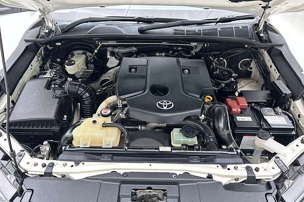 2022 Toyota Hilux SR GUN126R 4X4 thumb-9