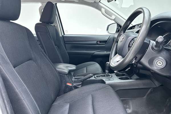 2022 Toyota Hilux SR GUN126R 4X4 thumb-11