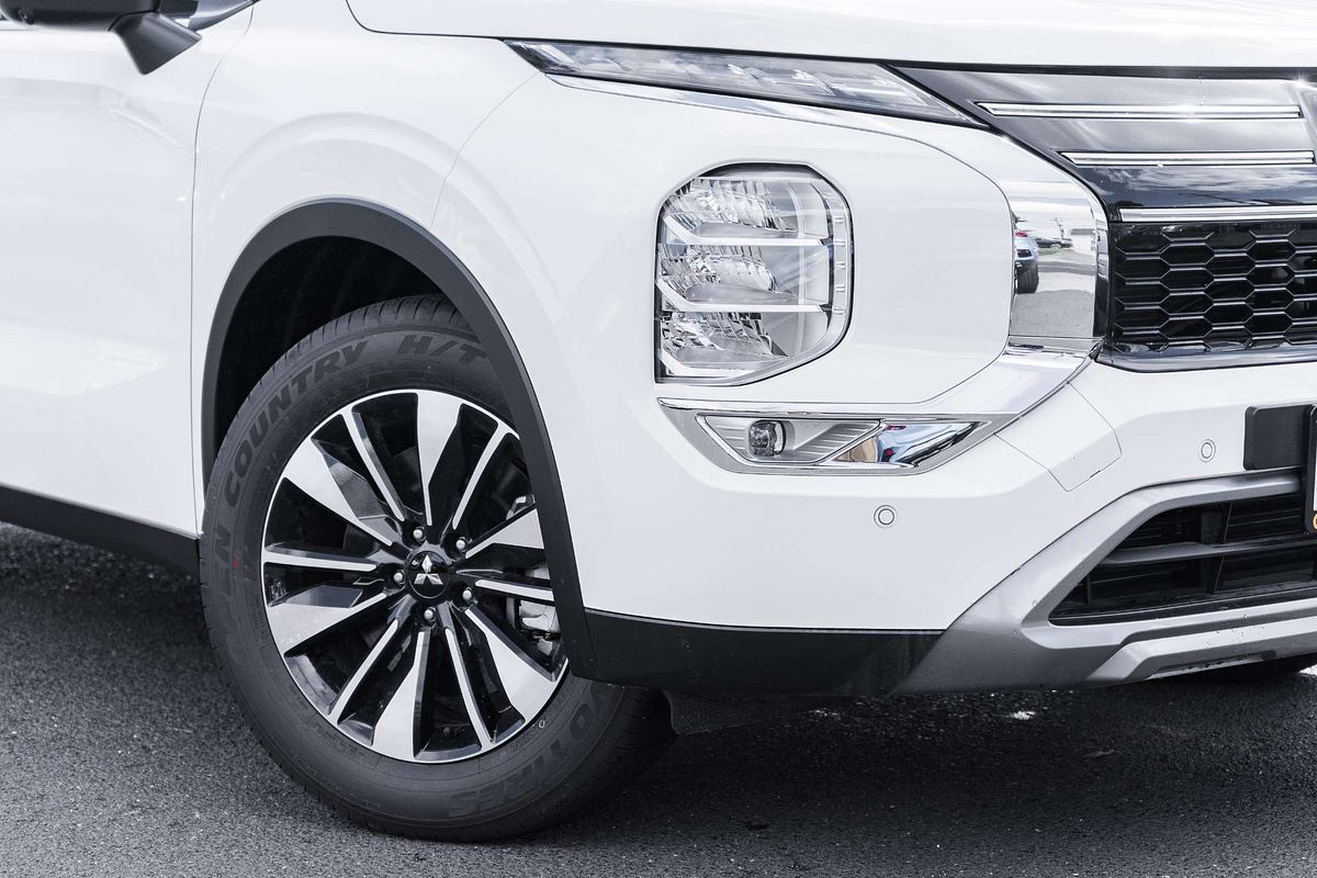 2025 Mitsubishi Outlander LS ZM