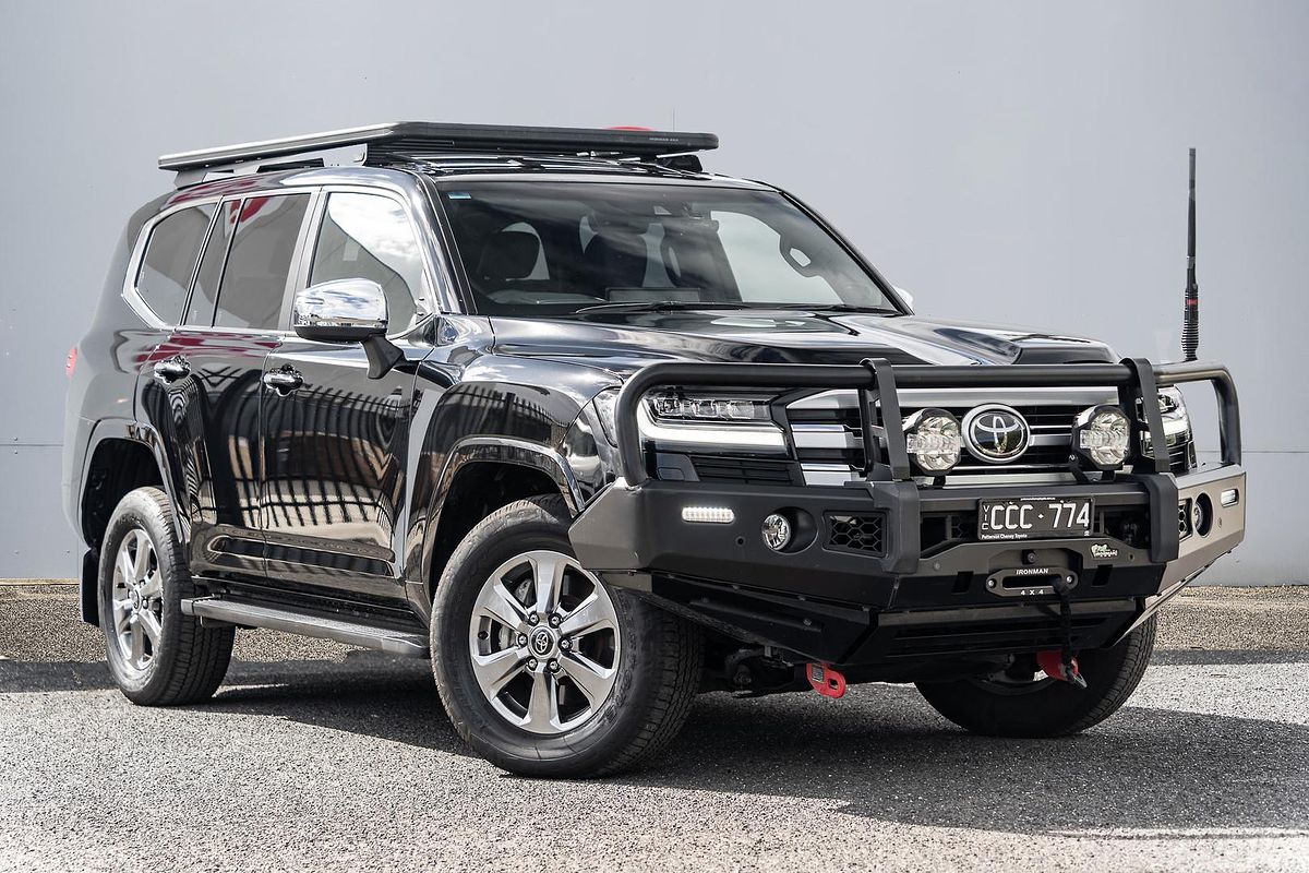 2022 Toyota Landcruiser Sahara FJA300R