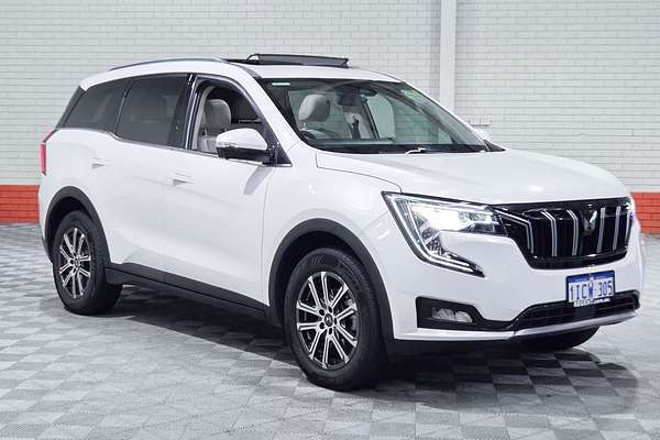 2023 Mahindra XUV700 AX7