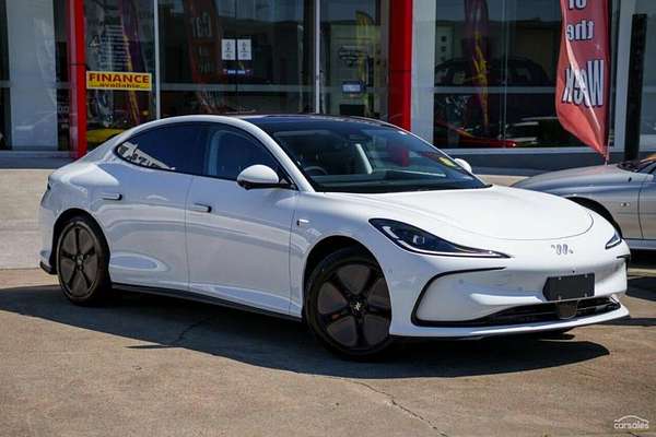 2025 MG IM5 Premium P12L