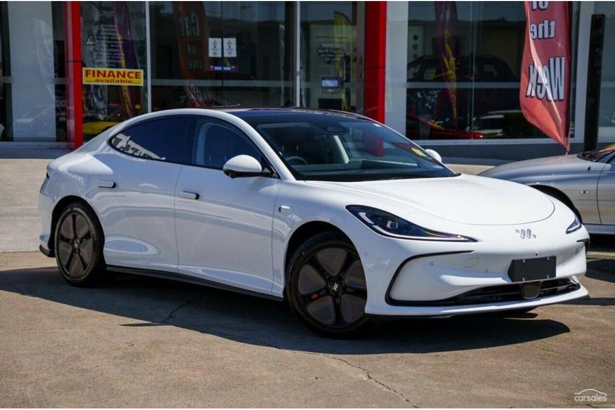 2025 MG IM5 Premium P12L