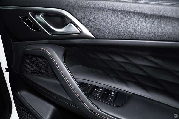 2025 MG HS Vibe AS33