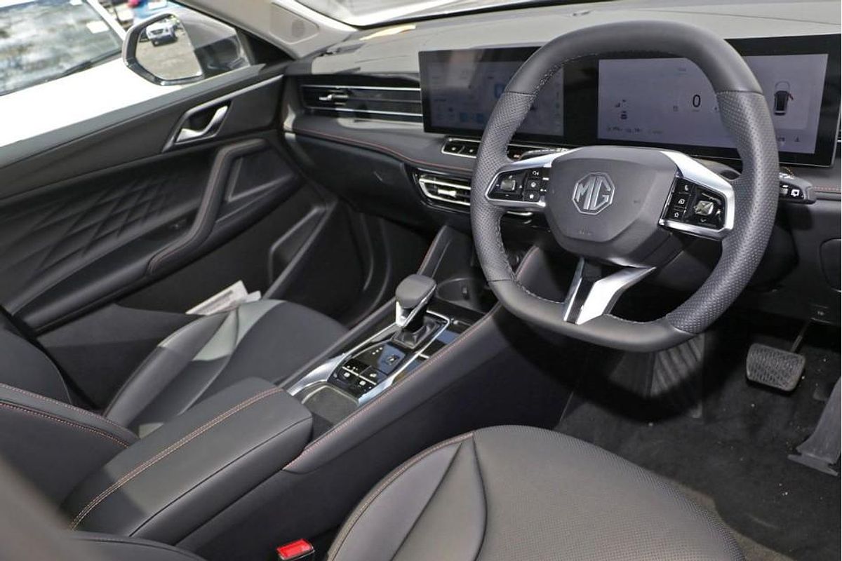 2025 MG HS Super Hybrid Essence AS33P