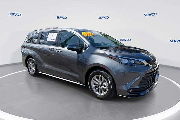 2025 Toyota SIENNA XLE