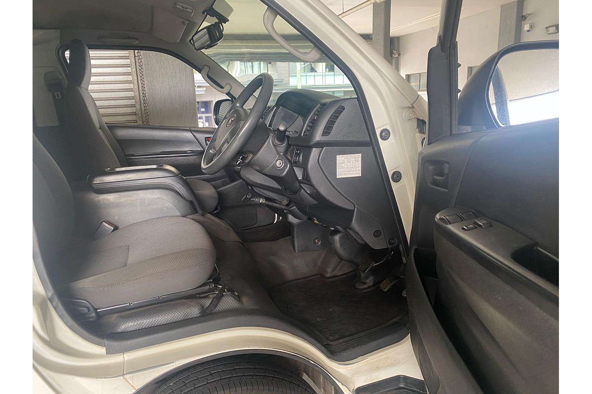 HIACE KDH201R MY16 LWB 3.0L DT4 DIESEL TURBO F/INJ 4 SP AUTOMATIC 4D VAN 