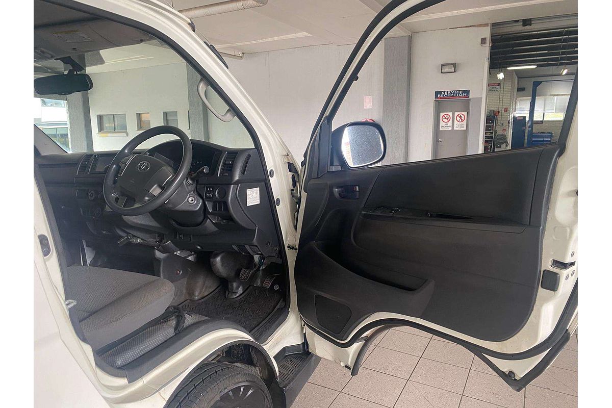 HIACE KDH201R MY16 LWB 3.0L DT4 DIESEL TURBO F/INJ 4 SP AUTOMATIC 4D VAN 