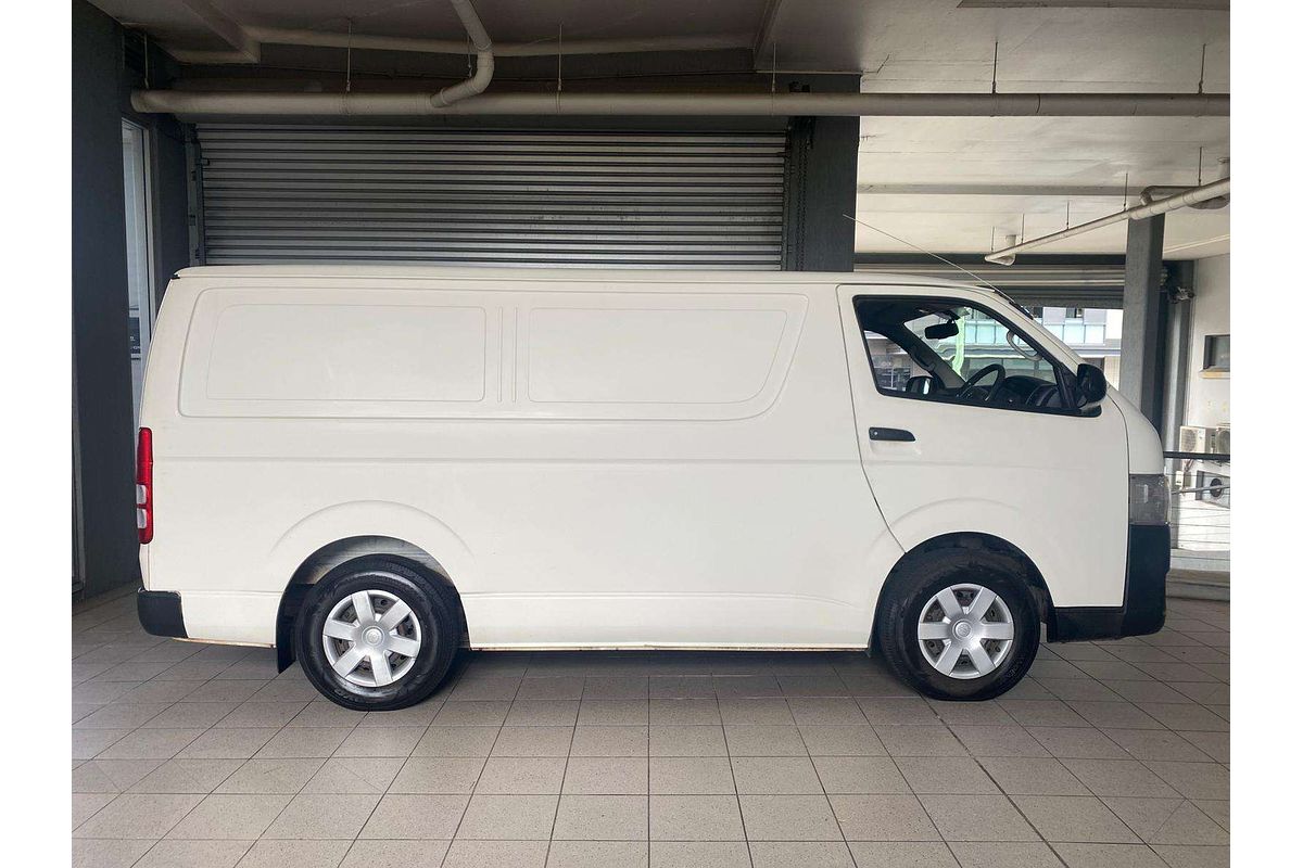 HIACE KDH201R MY16 LWB 3.0L DT4 DIESEL TURBO F/INJ 4 SP AUTOMATIC 4D VAN 