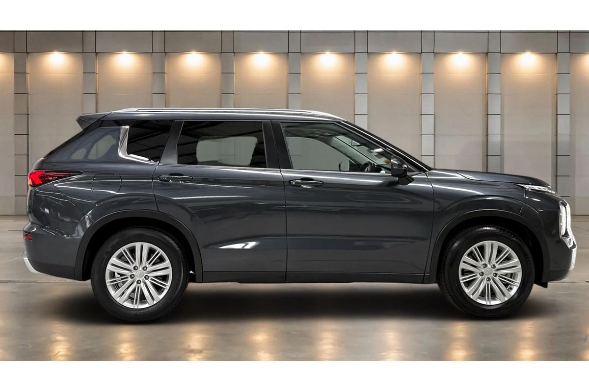 2024 Mitsubishi Outlander LS ZM