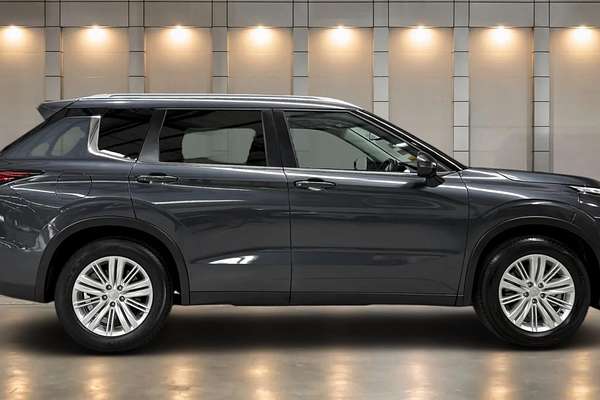 2024 Mitsubishi Outlander LS ZM