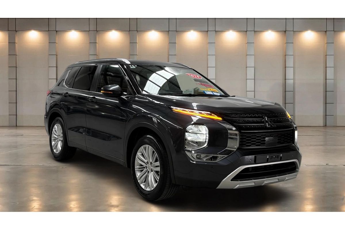 2024 Mitsubishi Outlander LS ZM