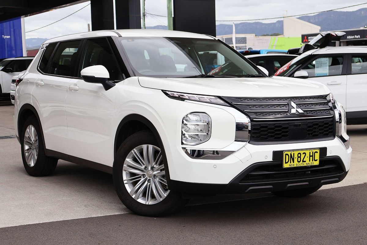 2025 Mitsubishi Outlander ES ZM