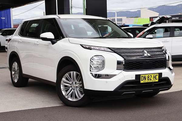 2025 Mitsubishi Outlander ES ZM