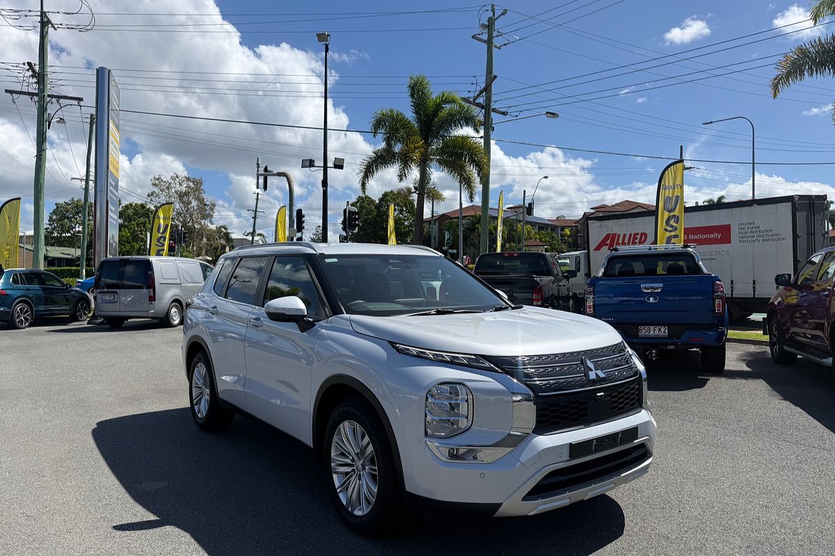 2023 Mitsubishi Outlander LS ZM