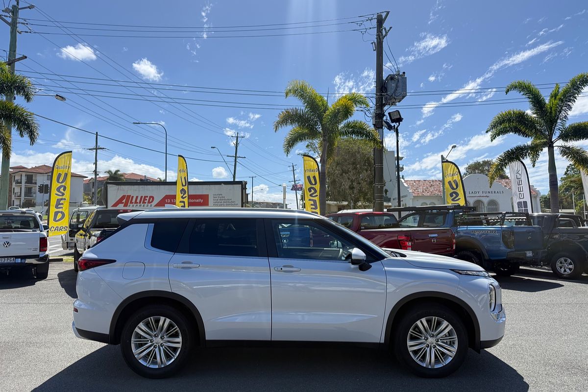 2023 Mitsubishi Outlander LS ZM