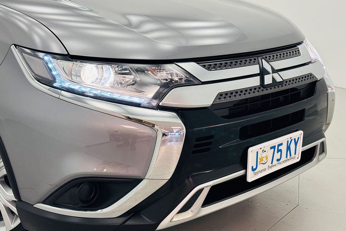 2020 Mitsubishi ZL Outlander ES 2.4L PET CVT 2WD 7S