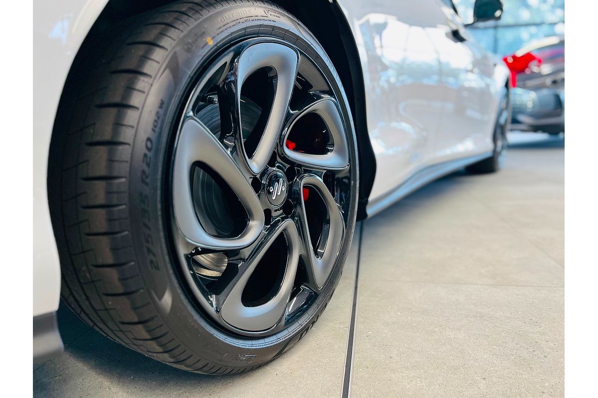 2025 MG IM5 Performance P12L