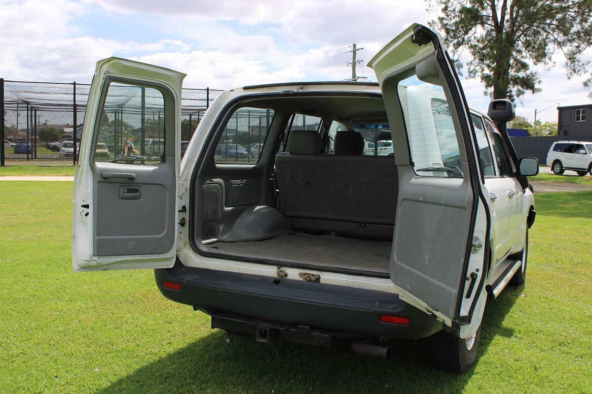 Landcruiser Wagon STD 4.2L Diesel Manual Wagon 5E09160 001