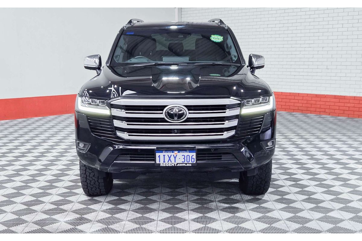 2023 Toyota Landcruiser Sahara FJA300R