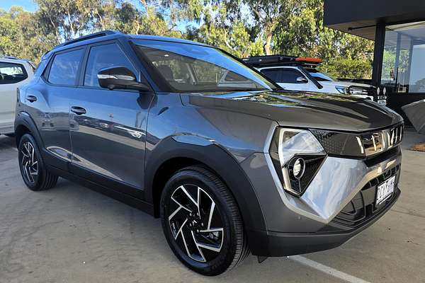 2025 Mahindra XUV3XO AX7L