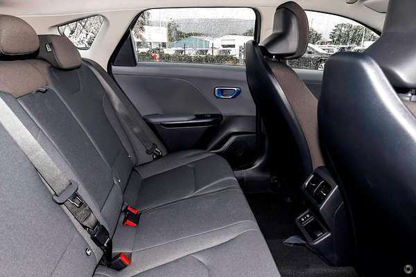 2025 Kia K4 S CL4m thumb-6