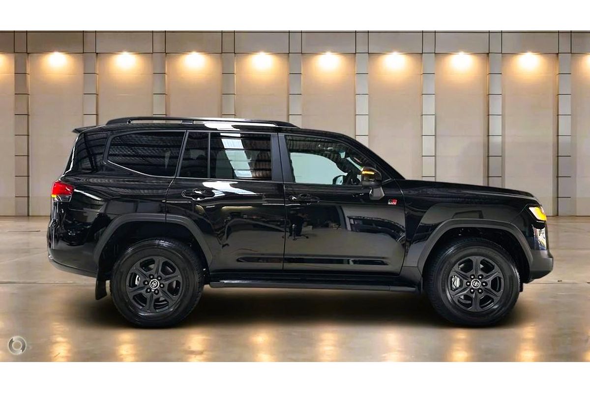 2025 Toyota Landcruiser GR Sport FJA300R