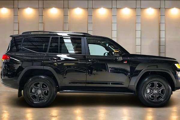 2025 Toyota Landcruiser GR Sport FJA300R