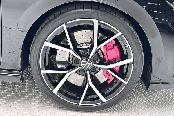 2024 Volkswagen Golf R 8 thumb-9