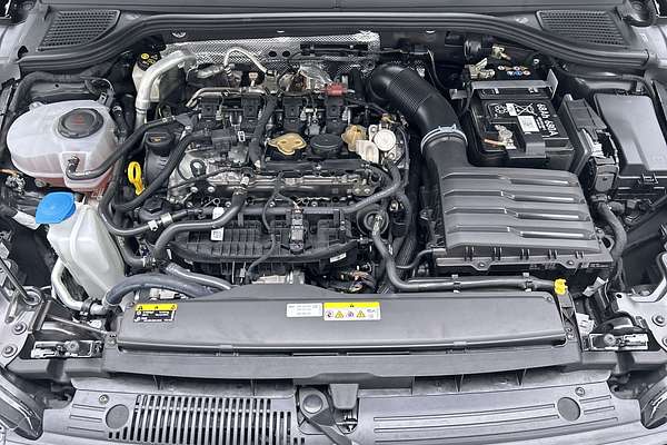 2024 Volkswagen Golf R 8 thumb-10