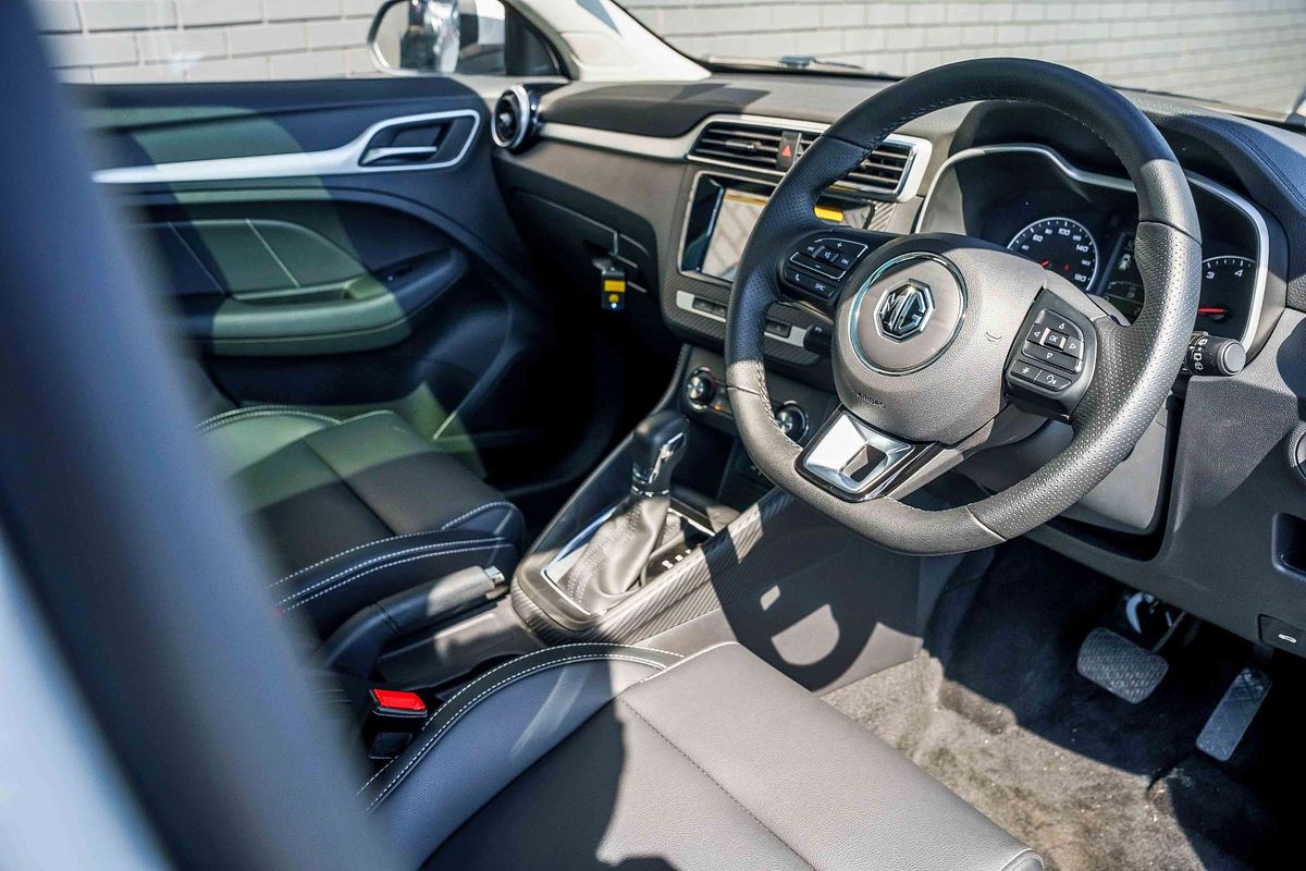 2024 MG ZS Essence AZS1