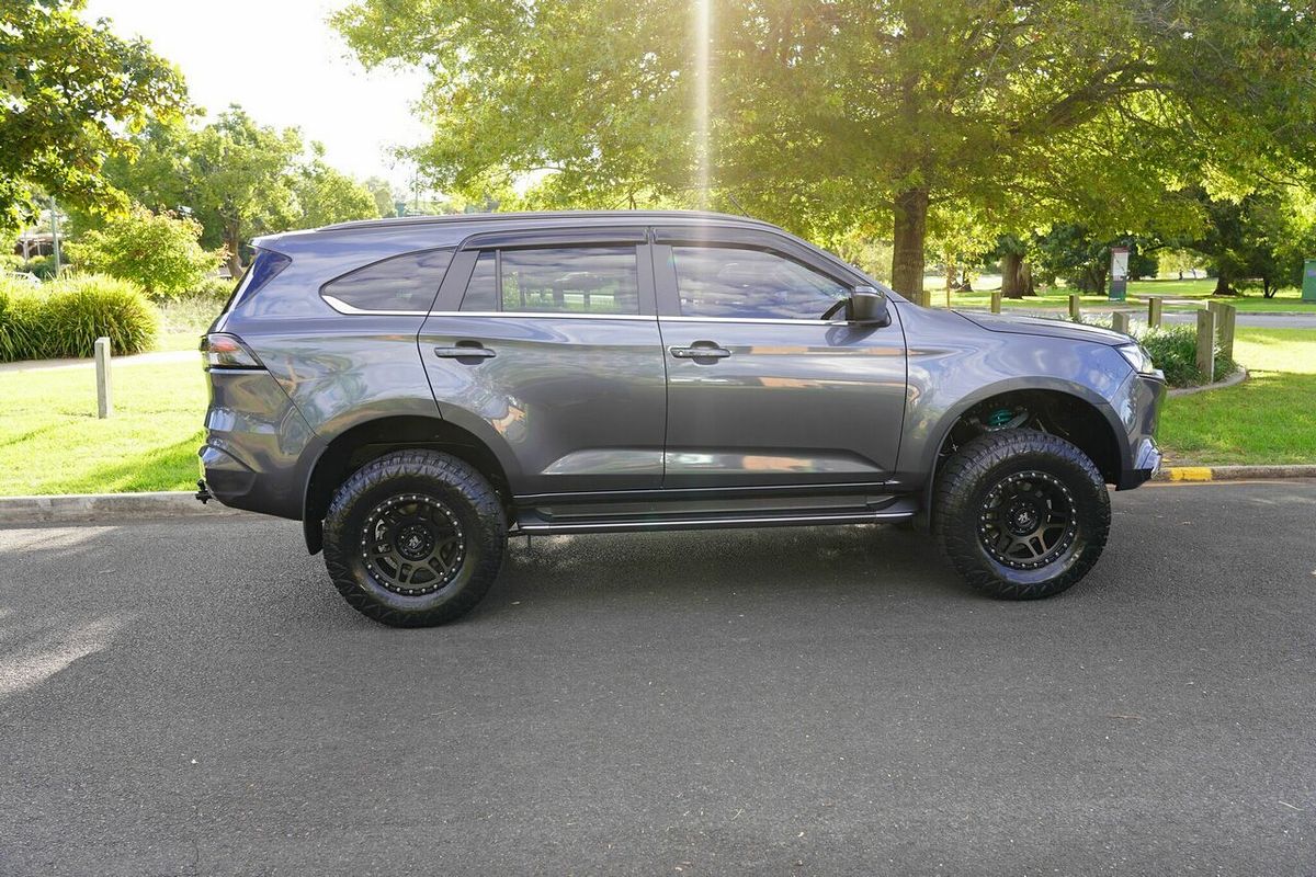 2024 Isuzu MU-X LS-T