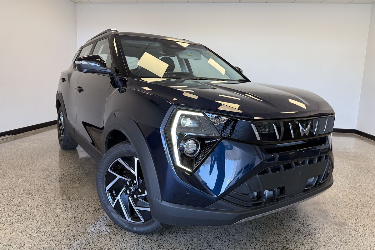 2025 Mahindra XUV3XO AX7L