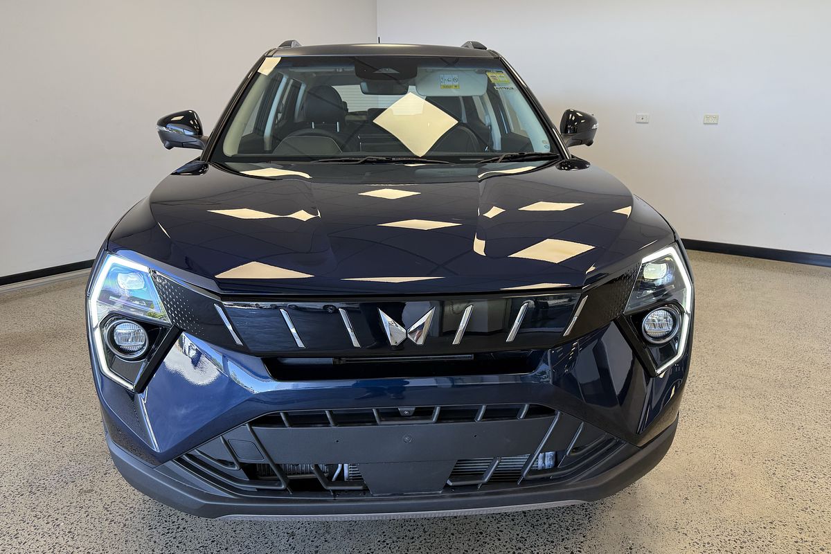 2025 Mahindra XUV3XO AX7L