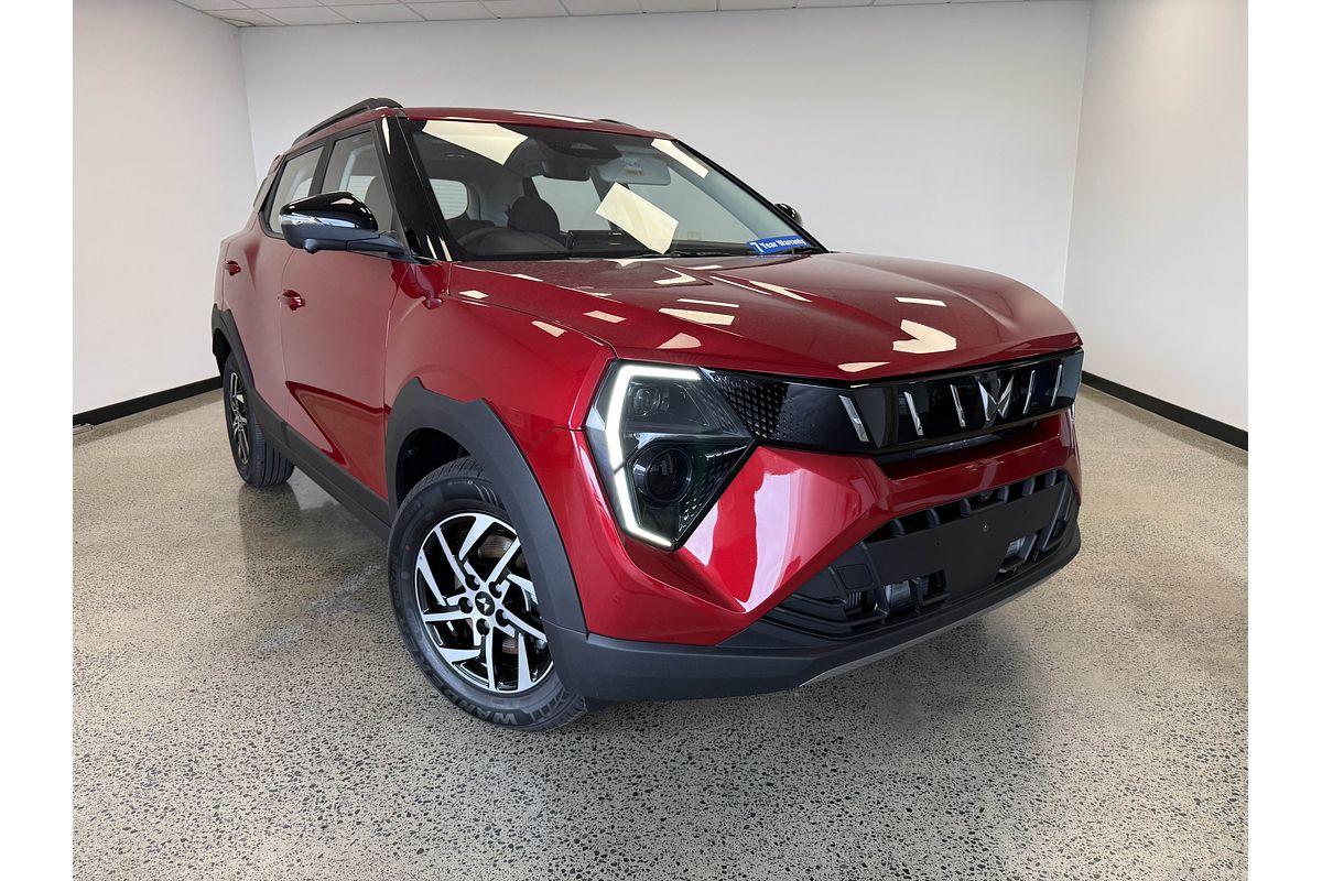 2025 Mahindra XUV3XO AX5L