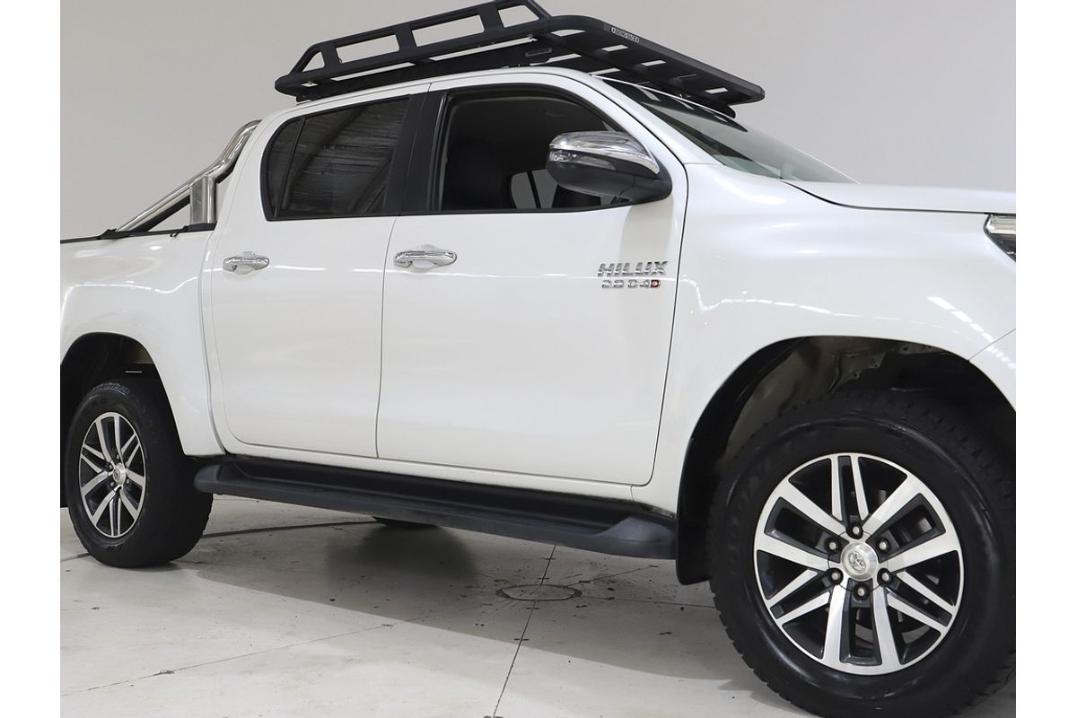 Hilux 4x4 SR5 2.8L T Diesel Automatic Double Cab 1Y46290 003