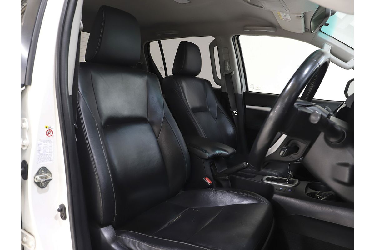 Hilux 4x4 SR5 2.8L T Diesel Automatic Double Cab 1Y46290 003