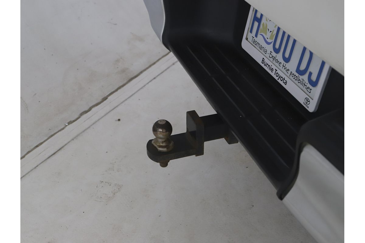 Hilux 4x4 SR5 2.8L T Diesel Automatic Double Cab 1Y46290 003