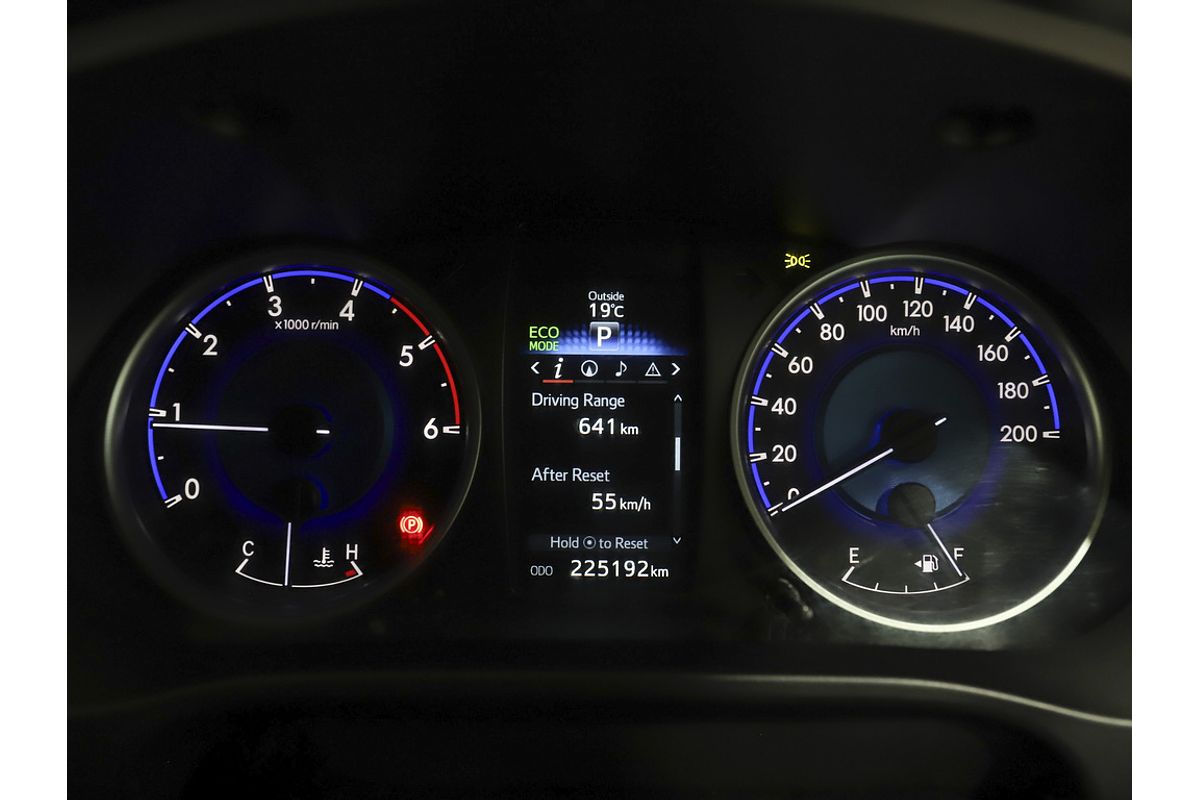 Hilux 4x4 SR5 2.8L T Diesel Automatic Double Cab 1Y46290 003