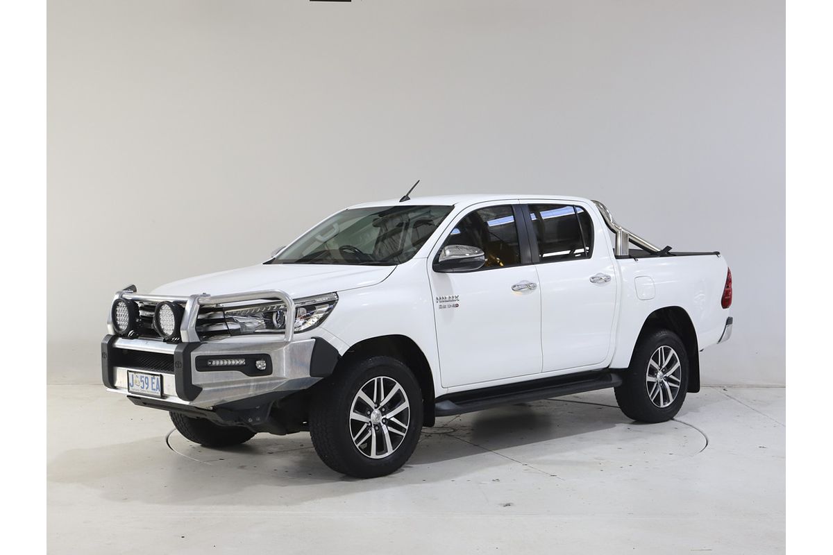 Hilux 4x4 SR5 2.8L T Diesel Manual Double Cab 1Y46250 004
